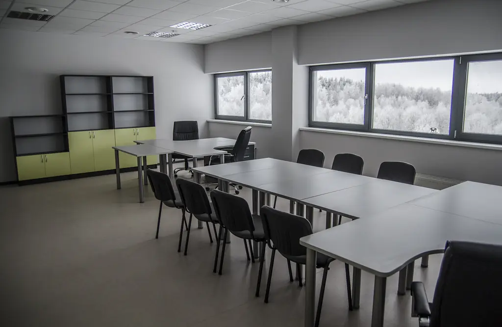 Tables and chairs arranged in an AMII resident workroom